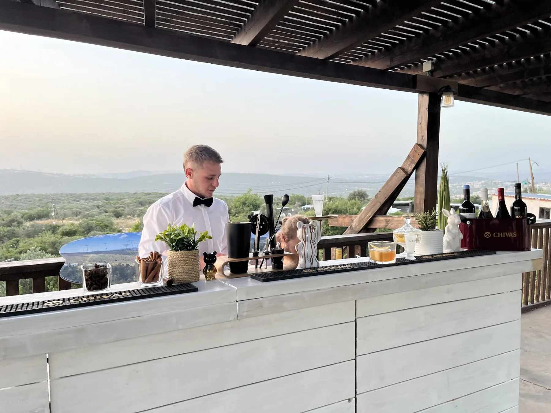 עמדת בר מלאה של CERVO BAR באירוע